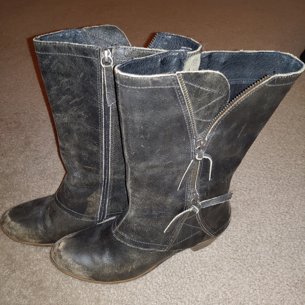 Black distressed leather boots size 9